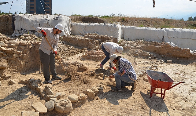 Yeşilova ve Yassıtepe hafriyatları geçmişe ışık tutmaya devam ediyor