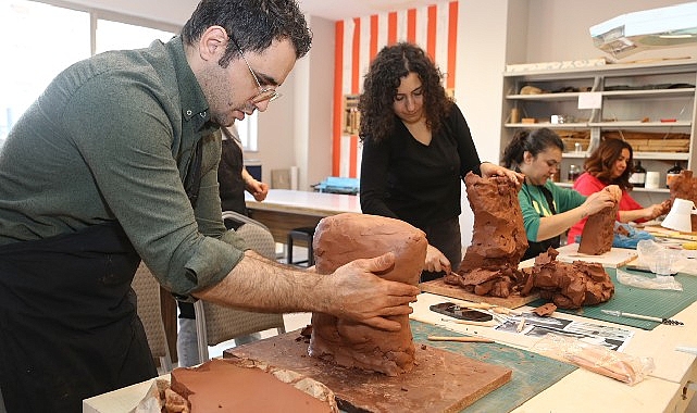 Yetenekler, hoş sanatlar akademisi’nin sanat eğitimleriyle geleceğe hazırlanıyor