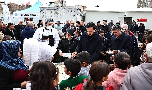 Abdullah Özdemir, Adıyaman ve Malatya’da depremzedeleri ziyaret etti