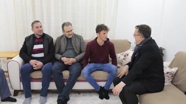 Ak Parti Belediye Lider Adayı Savran’dan konut ziyaretleri