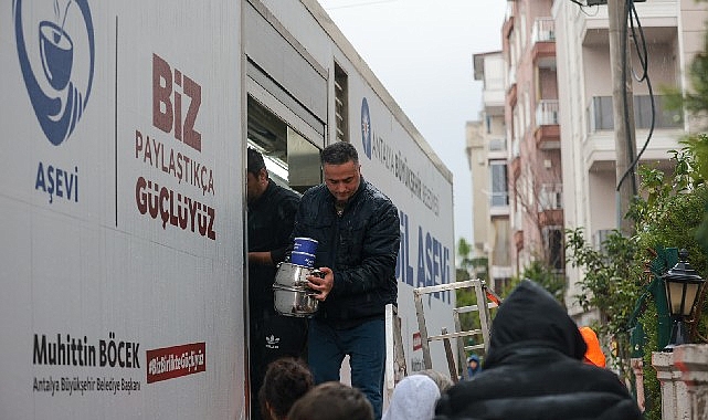 Antalya Büyükşehir Belediye Lideri Muhittin Böcek sel bölgesinde