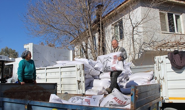 Antalya Büyükşehir Belediyesi 68 üreticiye 2061 çuval daha süt yemi takviyesi verildi