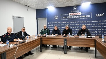 Antalya Büyükşehir Belediyesi afetzedelerin yanında