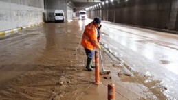 Antalya Büyükşehir Belediyesi, yaşanan sel felaketinin akabinde yaraları sarmaya devam ediyor