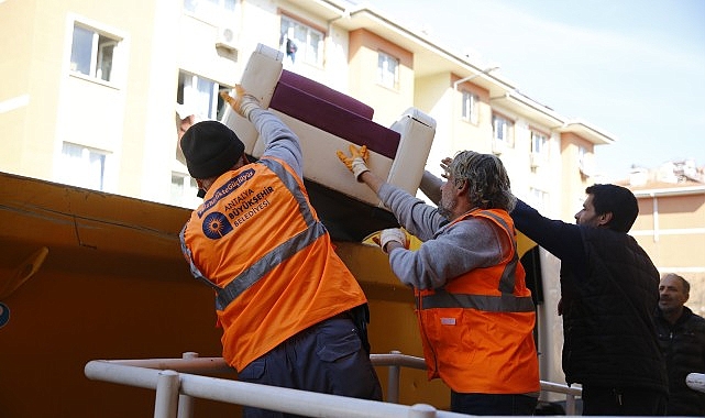 Antalya Büyükşehir sel bölgesindeki vatandaşların yanında