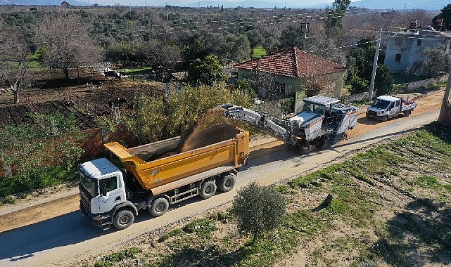 Aydın Büyükşehir Belediyesi Germencik Üzümlü – Moralı ortasında yol üretim çalışmalarına devam ediyor