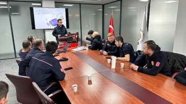 Büyükşehir İtfaiyesine elektrikli araç yangınları eğitimi