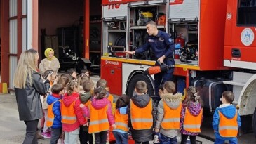 Büyükşehir İtfaiyesinin minik ziyaretçileri