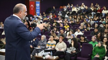 Canik Belediye Lideri İbrahim Sandıkçı, eğitimde model olan projeleri ilçeye kazandırdıklarını söyledi.