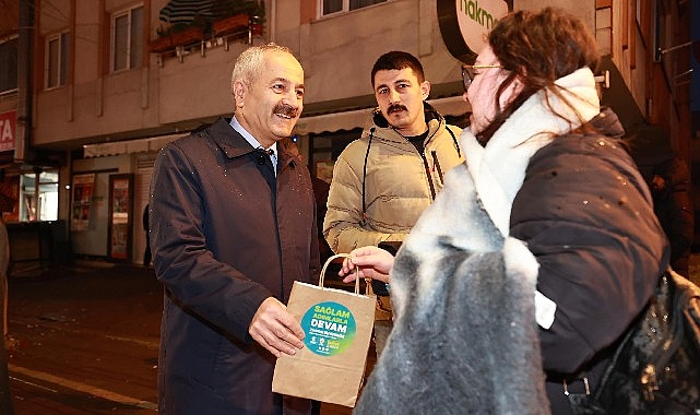 Cumhur İttifakı Adayı Büyükgöz’den İşe Giden Vatandaşlara İkram