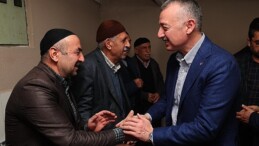Cumhur İttifakı Kocaeli Büyükşehir Belediye Lider Adayı ve Kocaeli Büyükşehir Belediye Lideri Tahir Büyükakın, İzmit’te Vanlılar ile bir ortaya geldi