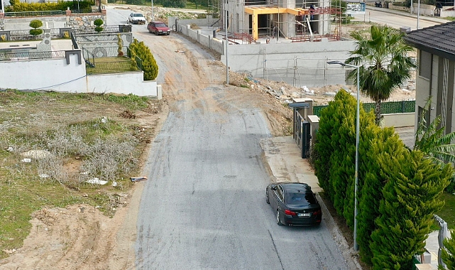 Didim Belediyesi, kent genelinde yol imal çalışmalarına tüm süratiyle devam ediyor.