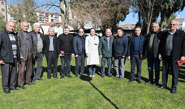 Efes Selçuk Belediye Başkanı Filiz Ceritoğlu Sengel çalışma periyodunda kendisine eşlik eden muhtarlarla bir ortaya geldi