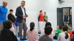 Gölcük Belediyesi tarafından tadilatı tamamlanarak yenilenen Düzağaç Kültür Merkezi’inde taekwondo dersleri başladı