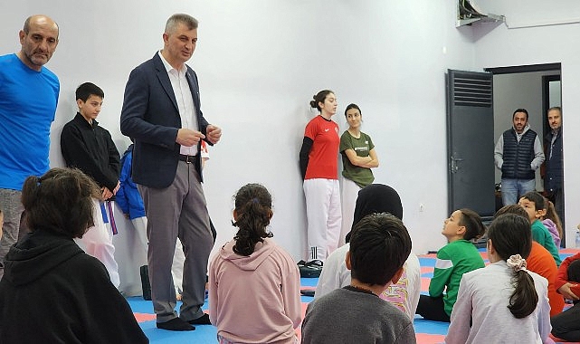 Gölcük Belediyesi tarafından tadilatı tamamlanarak yenilenen Düzağaç Kültür Merkezi’inde taekwondo dersleri başladı