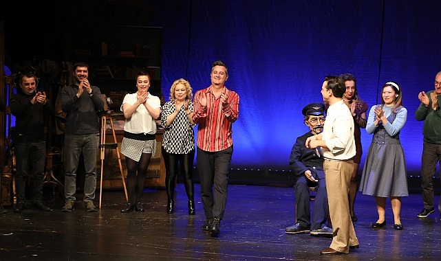 İstanbul Büyükşehir Belediyesi Kent Tiyatroları Dinçer Sümer’in yazdığı, Ersin Umulu’nun yönettiği “Maviydi Bisikletim” isimli oyunu seyirciyle buluşturdu