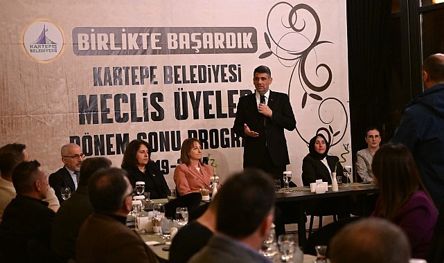 Kartepe Belediye Lideri Av.M.Mustafa Kocaman, Kartepe Belediyesi meclis üyeleriyle bir ortaya gelerek birlikte geçirdikleri bir hizmet devrini kıymetlendirdi