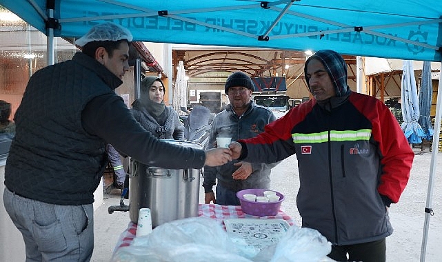 Kocaeli Büyükşehir pazarcı esnafının içini ısıttı