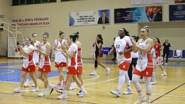 Körfezin incileri, taraftarıyla galibiyeti aldı