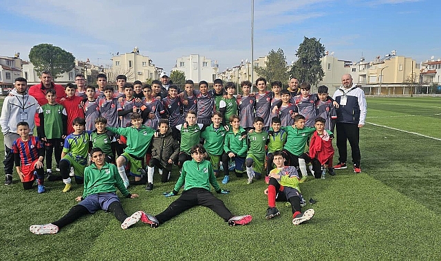 Kuşadası’nda her yıl klâsik olarak düzenlenen Sömestr Cup’a katılan Narlıdere Belediyespor, turnuvadan 3 kupayla döndü