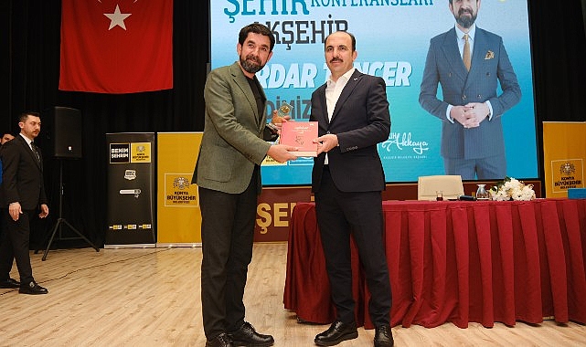 Lider Altay Akşehir’de Düzenlenen Kent Konferansları’na Katıldı