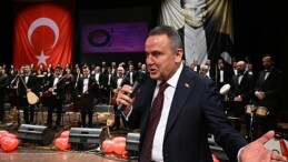 Lider Böcek Sevda Türküleri konserini izledi