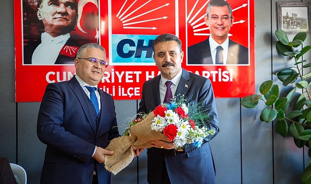 Lider Kırgöz’ün İlçe Ziyareti Mitinge Dönüştü