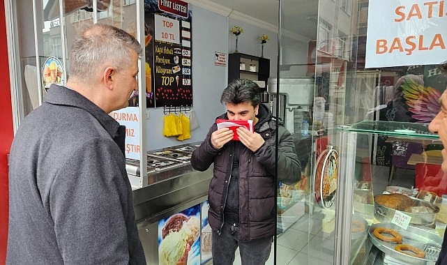 Lider Sezer’den esnafa en hoş armağan