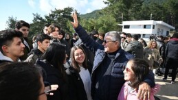 Lider Topaloğlu’ndan öğrencilere tepede motivasyon aktifliği