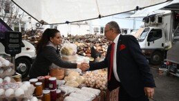 Lider Topaloğlu’ndan pazar esnafına ziyaret