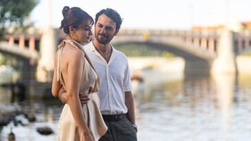 Netflix, Başrollerinde Birkan Sokullu ve Esra Bilgiç’e Yer Veren Romantik Hırsız’ın Fragmanını Paylaştı