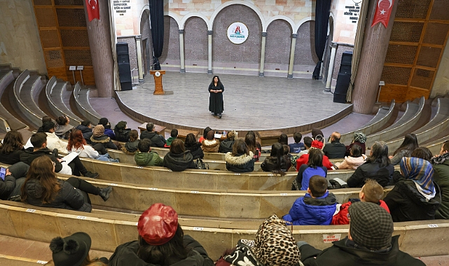 Nevşehir Belediyesi Kent Tiyatrosu’nda yeni periyot atölye çalışmaları ağır bir iştirakle başladı.