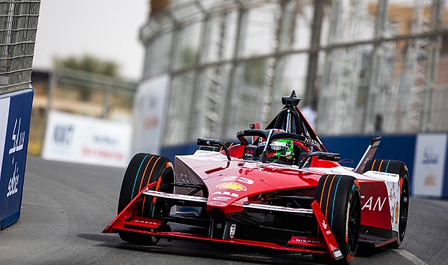 Nissan Formula E Grubu, Diriyah E-Prix’sinde podyumdaki yerini aldı