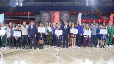 Okul Sporları Küçükler Voleybol Küme Karşılaşmaları İzmir’de Başladı