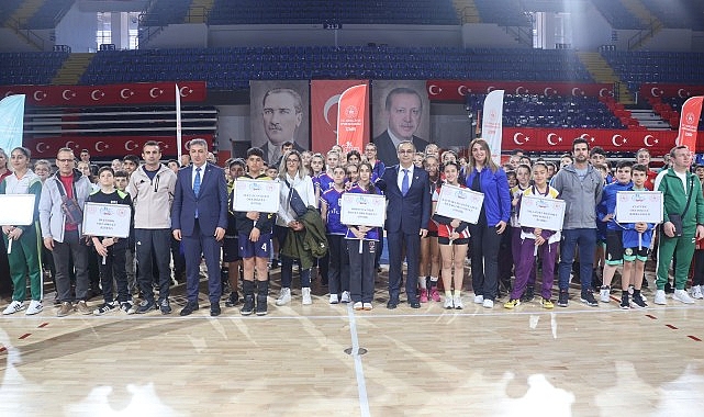 Okul Sporları Küçükler Voleybol Küme Karşılaşmaları İzmir’de Başladı