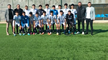 Selçuk Şahin, Yenişehir Belediyesi U16 Futbol Ekibi’nin maçını izledi