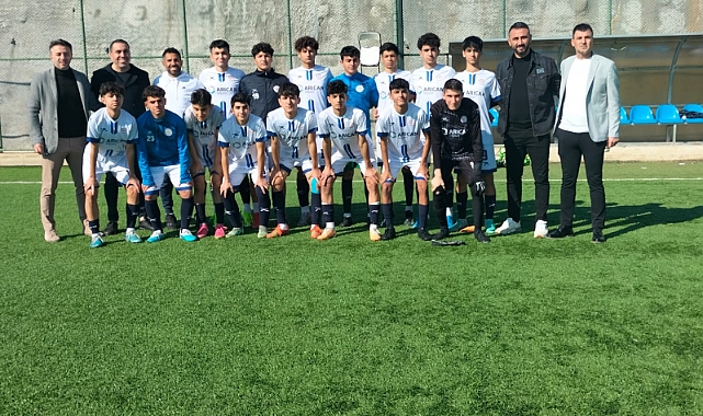 Selçuk Şahin, Yenişehir Belediyesi U16 Futbol Ekibi’nin maçını izledi