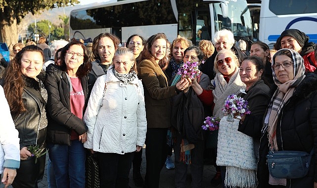 Sığacık Gezisi’ne Katılan Bayanlar Filiz Lider Tarafından Karşılandı