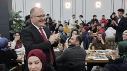 Sivas Belediye Lideri ve AK Parti Belediye Lideri Hilmi Alım, seçim çalışmaları kapsamda “Gençlik STK’ları Buluşması” programında gençlerle bir ortaya geldi