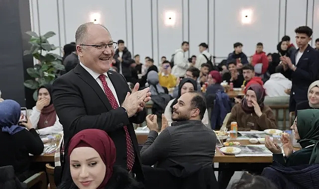 Sivas Belediye Lideri ve AK Parti Belediye Lideri Hilmi Alım, seçim çalışmaları kapsamda “Gençlik STK’ları Buluşması” programında gençlerle bir ortaya geldi