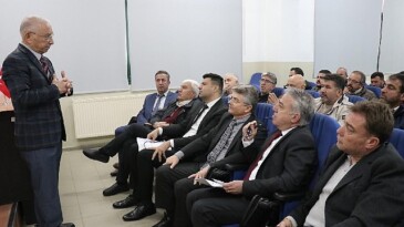 “Süs Bitkileri Sektörü” Bayındır Meslek Yüksekokulunda bir ortaya geldi