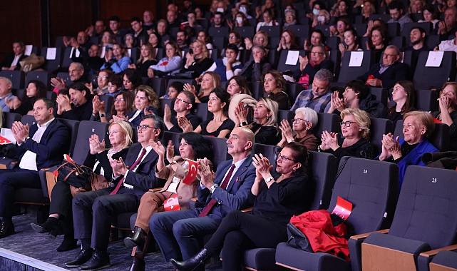 TEV Kocaeli Şubesi Türk Müziği Korosu, Cumhuriyetin 100. Yılına Özel Düzenlenen Konserde Atatürk’ün Sevdiği Müzikleri Seslendirdi!