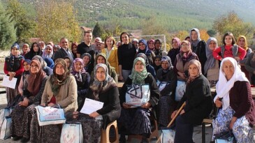 TİKAV ve Akfen Yenilenebilir Güç’ten Kırsaldaki Bayanları İnançlı Dijitalleşme ve Dijital Bilinçlendirme Atağı: “Dijitaldeki Ayak İzimiz Projesi”