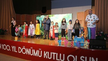 Tiyatro aktifliğine çocuklardan büyük ilgi
