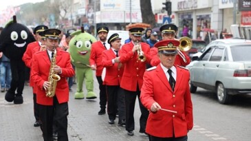 Türkiye’nin en kaliteli zeytin ve zeytinyağı üretim merkezlerinden olan Edremit’te 5. Zeytin Hasat Sonu Meci Şenliği yapıldı