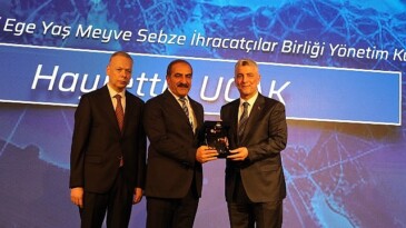 Türkiye’nin en yeterli UR-GE Projesine Egeli yaş meyve zerzevat ihracatçıları imza attı