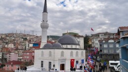 Yine inşa edilen Üsküdar Kıroğlu Cami ibadete açıldı