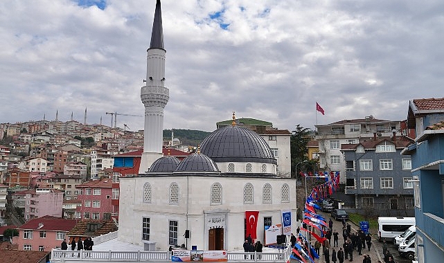 Yine inşa edilen Üsküdar Kıroğlu Cami ibadete açıldı