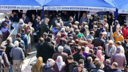 Aydın Büyükşehir Belediye Başkanı Özlem Çerçioğlu, İncirliova’da Cet Tohumlarından üretilen binlerce fidenin dağıtımını yaptı ve esnafla bir ortaya geldi
