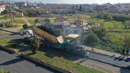 Aydın Büyükşehir Belediyesi, kente yeni yollar kazandırmak ve mevcut yolları yenilemek için çalışmalarını sürdürüyor